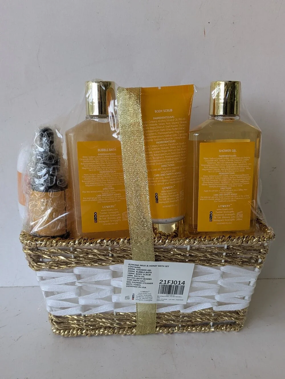 Lovery Almond Milk & Honey Bath Gift Basket Gold & Cream NWT